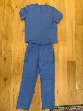 Figs women’s ceil Blue scrubs XL